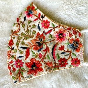 Hand embroidered linen face mask - Cream